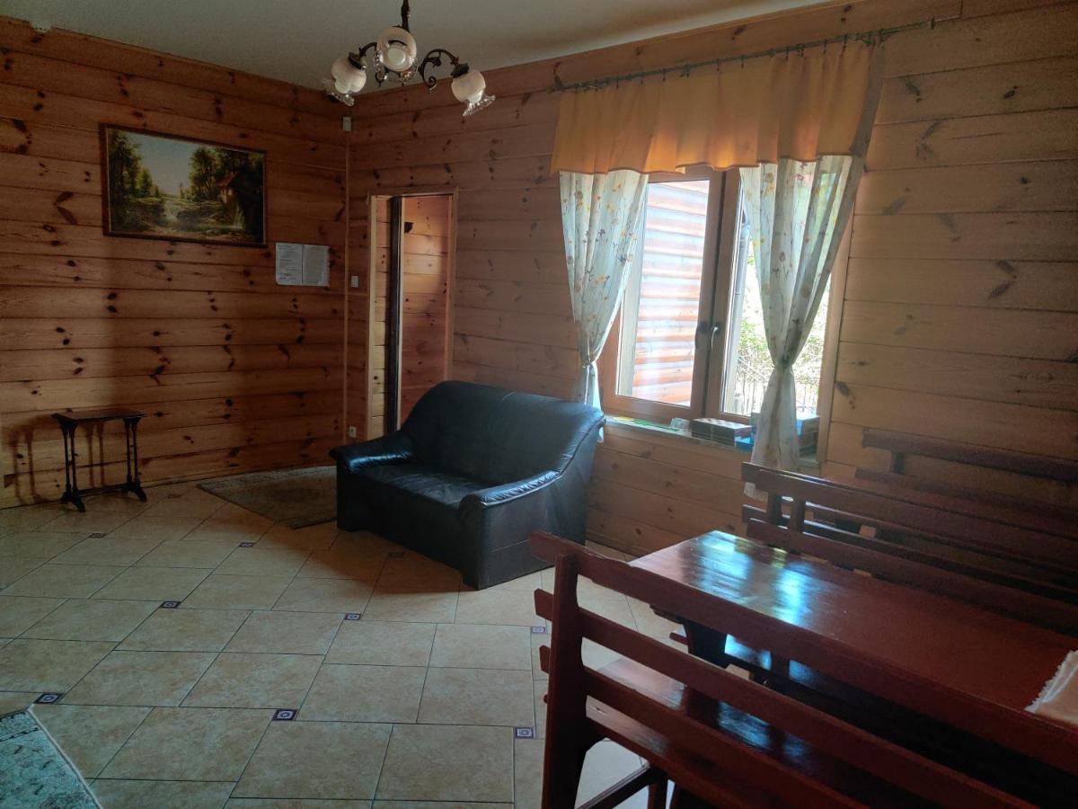 Cztery Pory Roku Guest House Bialowieza Exterior photo