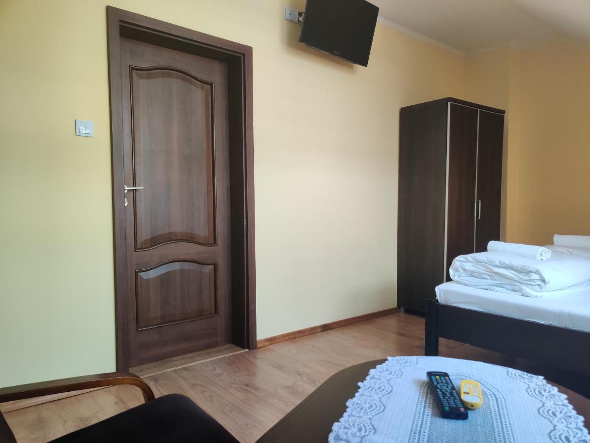 Cztery Pory Roku Guest House Bialowieza Exterior photo