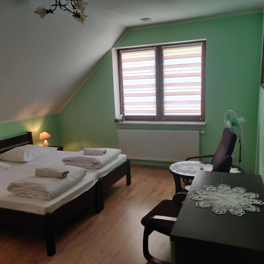Cztery Pory Roku Guest House Bialowieza Exterior photo