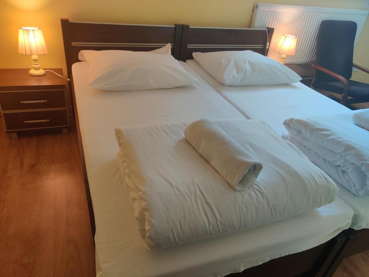 Cztery Pory Roku Guest House Bialowieza Exterior photo