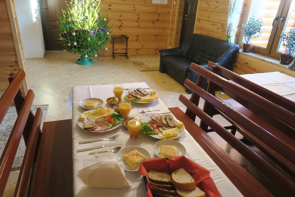 Cztery Pory Roku Guest House Bialowieza Exterior photo