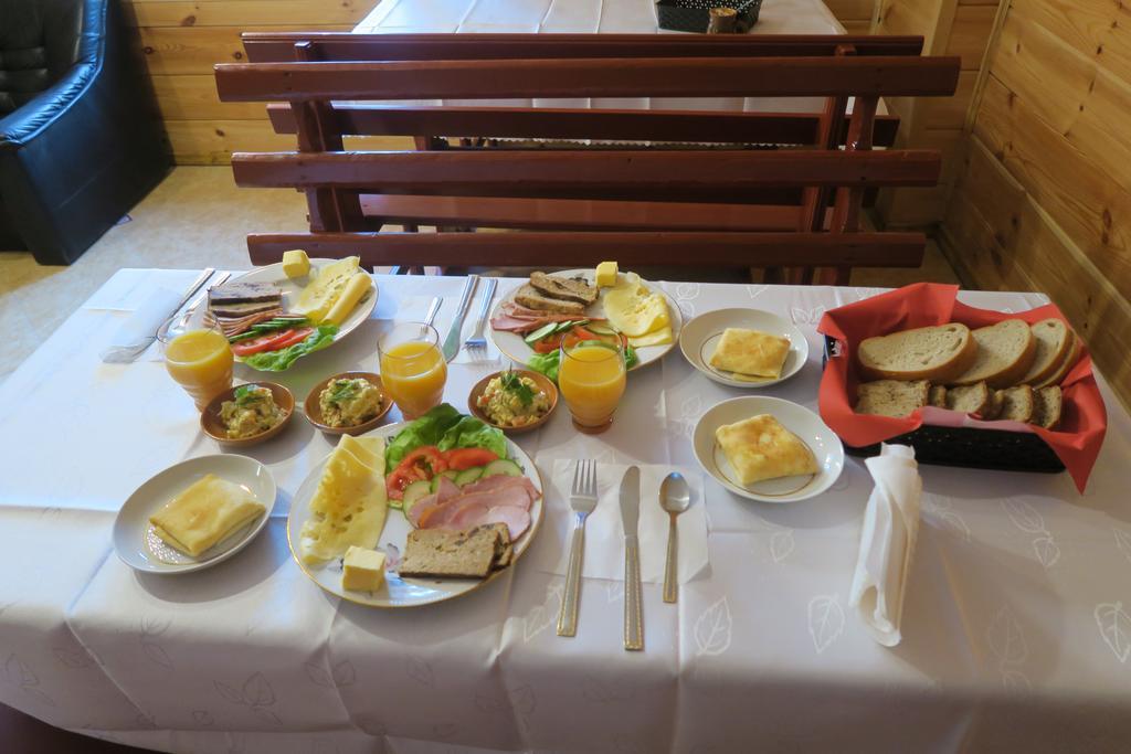 Cztery Pory Roku Guest House Bialowieza Exterior photo