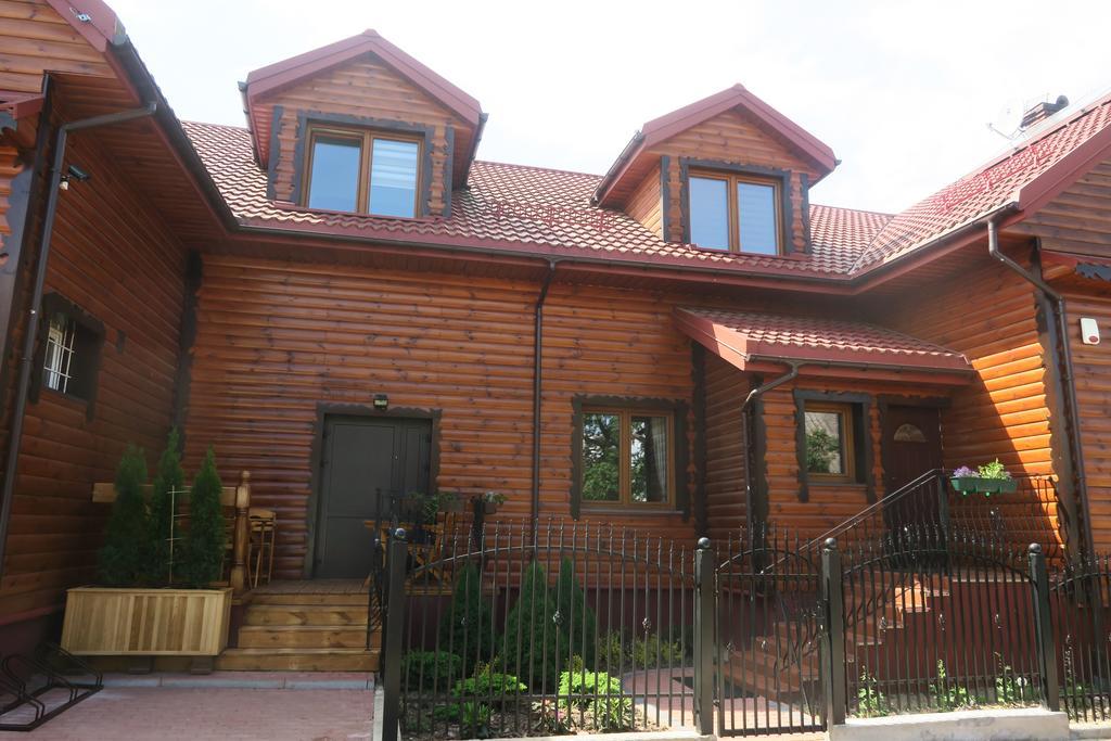 Cztery Pory Roku Guest House Bialowieza Exterior photo