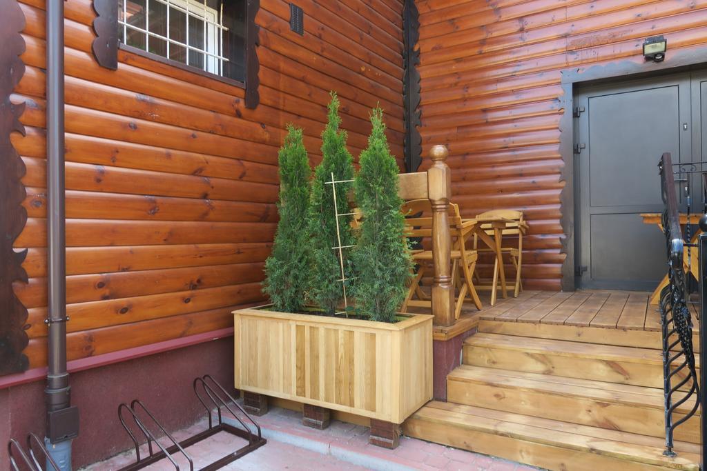 Cztery Pory Roku Guest House Bialowieza Exterior photo